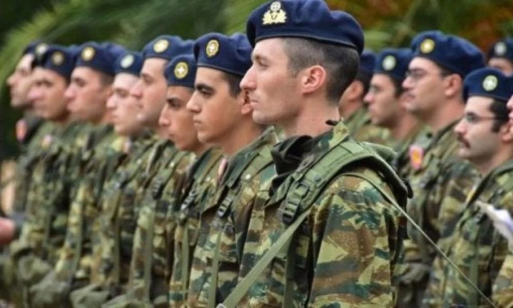 Αλλάζουν τα πάντα στον στρατό: 12 μήνες θητεία και στράτευση στα 18